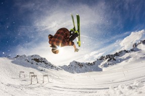 希腊女篮在欧洲锦标赛中夺冠，展现新一代实力，希腊篮球世锦赛