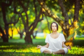 篮球文化活动丰富多样推动篮球运动深入群众生活，篮球运动文化宣传