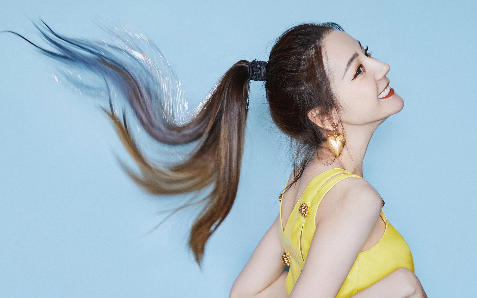 “擂台争锋，自由搏击赛事见证巅峰对决！”