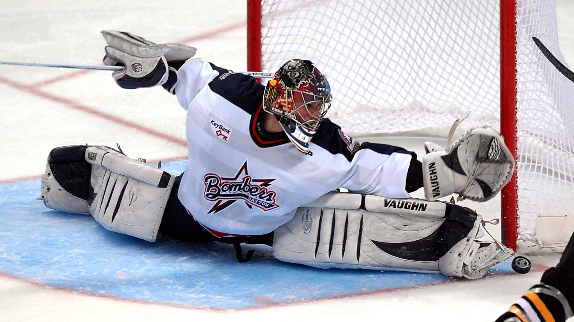 掘金控卫展示突破技巧帮助队友创造空间,掘金队伍